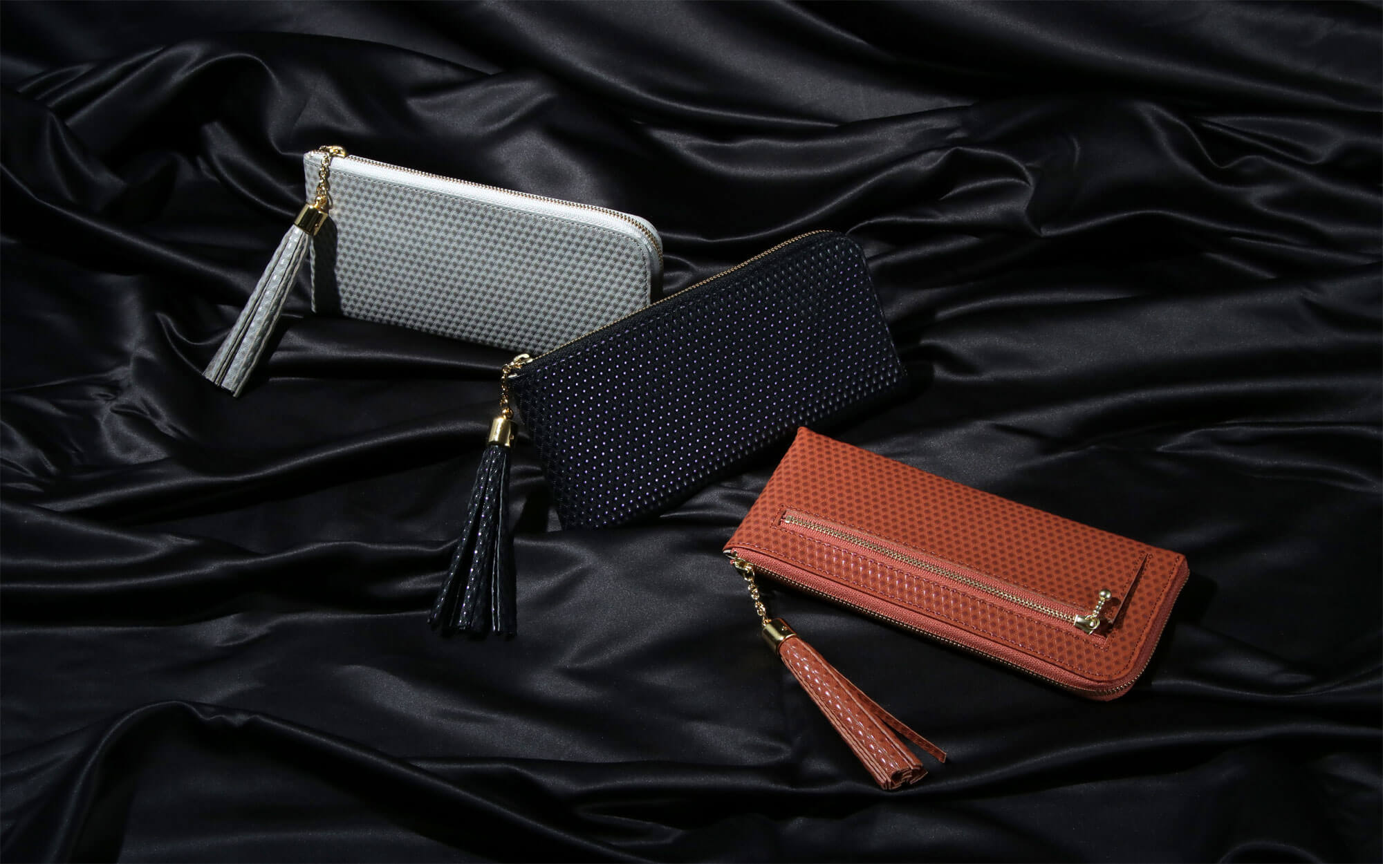 タッセルチャームバードアイ型押しレザーL字ファスナー長財布